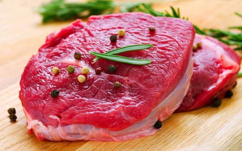 Thịt bò là thực phẩm nên kiêng ăn sau khi đốt mụn thịt