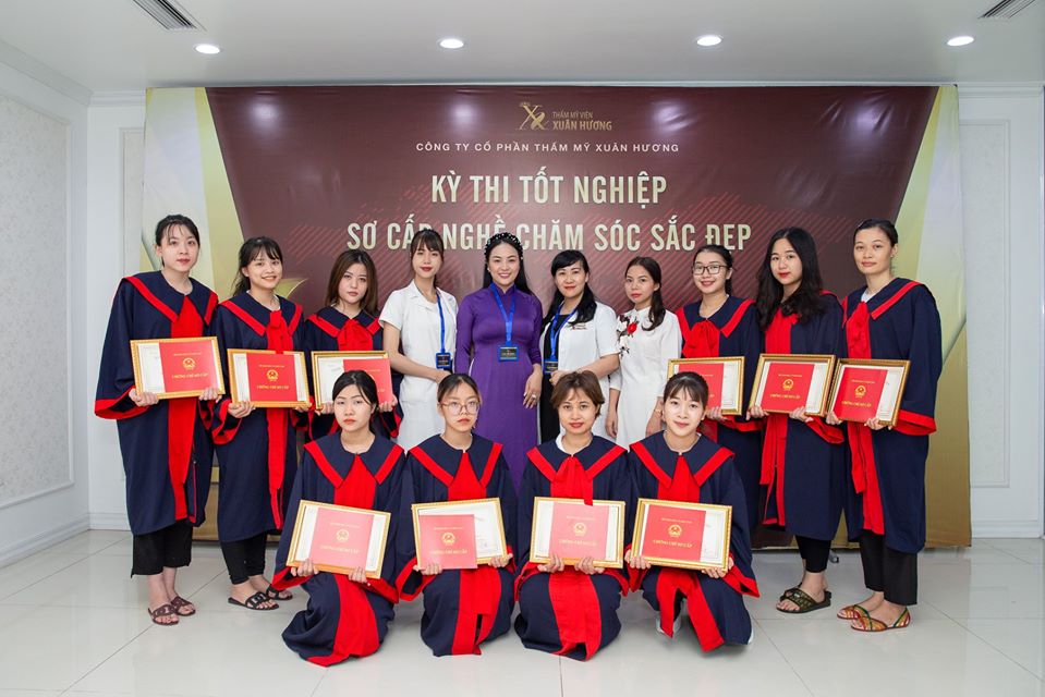 học viên học nghề phun xăm thẩm mỹ tại Xuân Hương