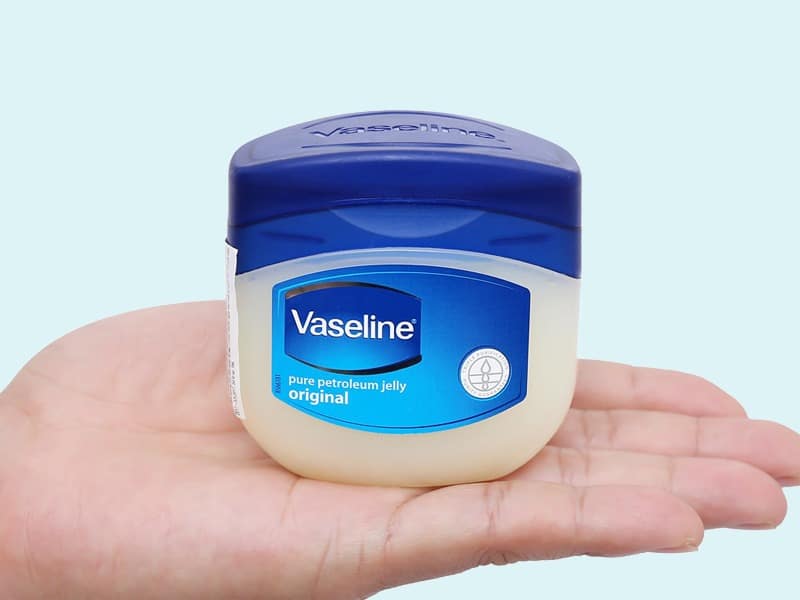 vaseline dưỡng môi sau khi xăm