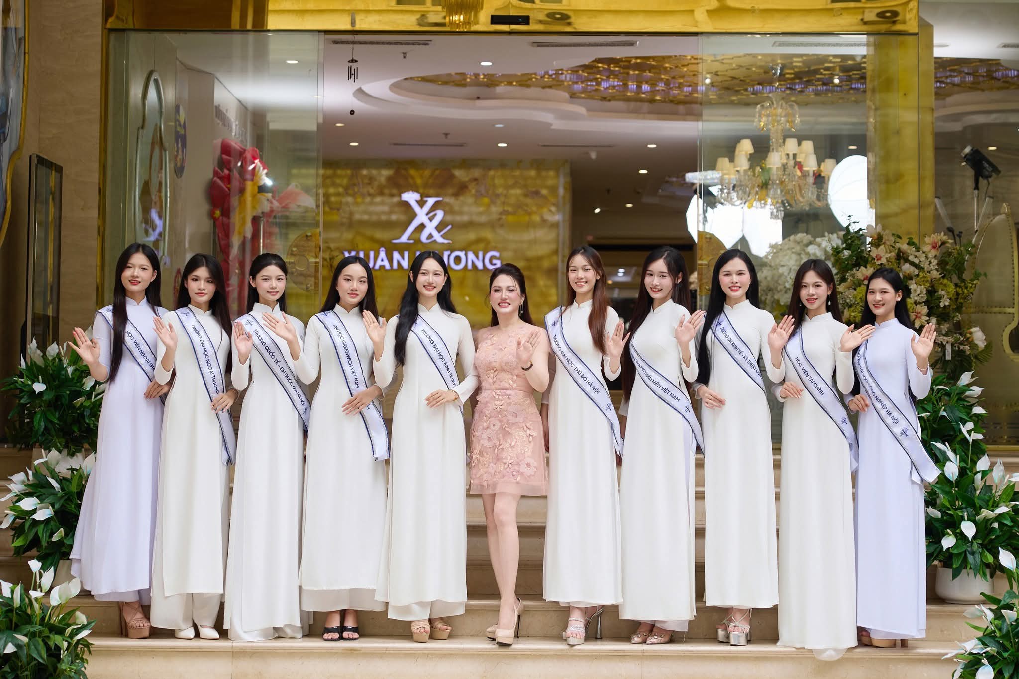 buổi trải nghiệm của thí sinh hoa hậu sinh viên tại Xuân Hương