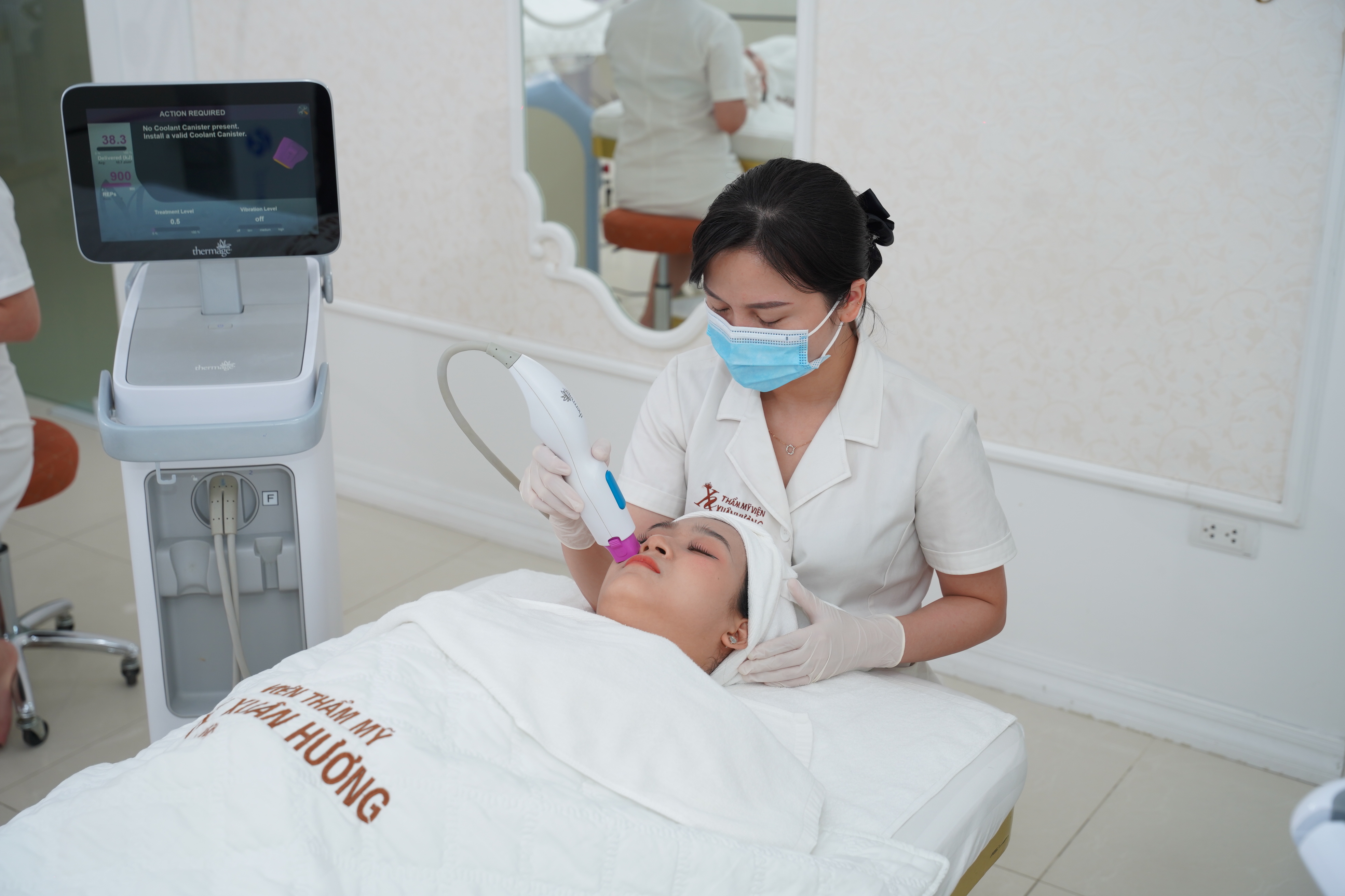 Thermage FLX mắt với khả năng trẻ hóa vùng mắt, xóa nhăn mà không phẫu thuật