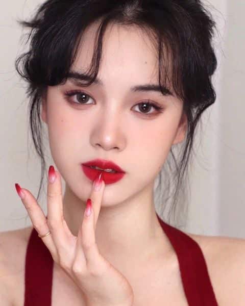 phun môi màu đỏ ruby đẹp