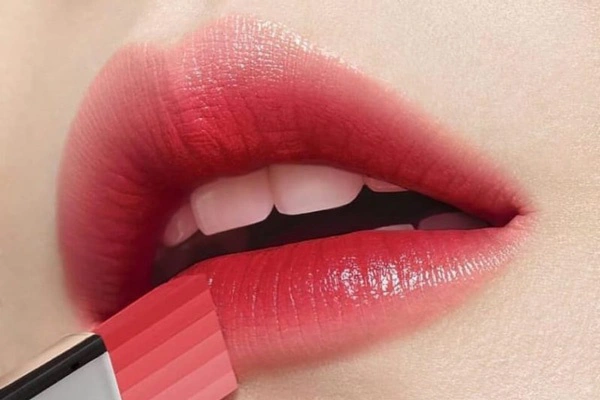 môi màu đỏ cherry đẹp quyến rũ