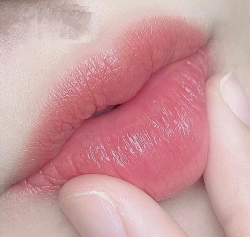 phun môi màu hồng baby tại Xuân Hương