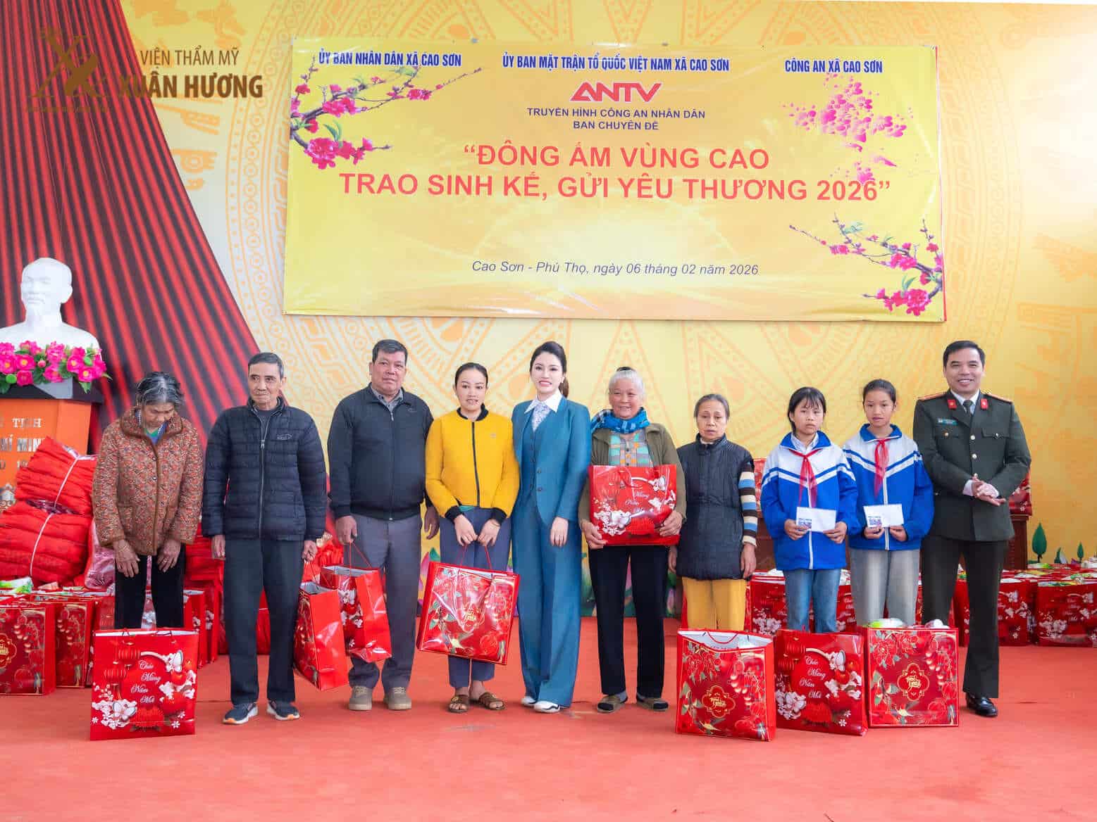 viện thẩm mỹ xuân hương trong chuyến thiện nguyện Đông Ấm Vùng Cao